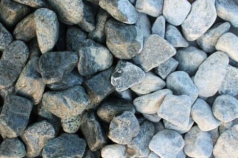 Kamenclub.ru: Щебень галтованный зеленый (змеевик) фр. 50-100 мм.  купить в Смоленске галтовка мраморная зеленый, салатовый мрамор 12 500 руб/т   фото КАМЕНЬ КЛУБ