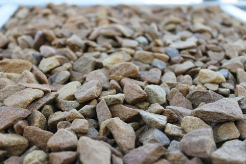 Kamenclub.ru: Щебень крошка желтый (песчаник) фр. 20-40 мм.  купить в Смоленске песчаник бежевый рыжий каменная крошка песчаника 9500 руб/т   фото КАМЕНЬ КЛУБ