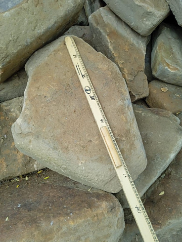 Kamenclub.ru: Песчаник для мощения дорожек, площадок, парковок ( фр 5-10 см)  купить в Смоленске песчаник  серый желтый коричневый рыжий песчаник оголтованный окатанный 6500 руб/т   фото КАМЕНЬ КЛУБ