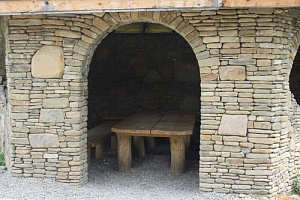 Kamenclub.ru: Песчаник для строительства и кладки блочный (фр 100-200 мм)  купить в Смоленске песчаник бежевый серый рыжий валун мелкий для строительства песчаник 6500 руб/т   фото КАМЕНЬ КЛУБ