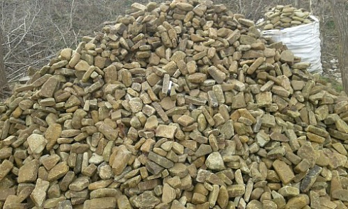 Kamenclub.ru: Песчаник для строительства и кладки блочный (фр 100-200 мм)  купить в Смоленске песчаник бежевый серый рыжий валун мелкий для строительства песчаник 6500 руб/т   фото КАМЕНЬ КЛУБ