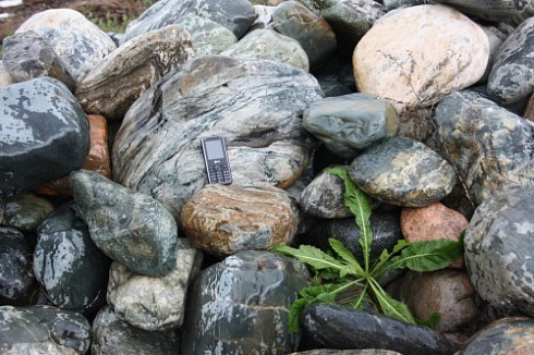 Kamenclub.ru: Ландшафтные валунчики фр.100-500 мм.  купить в Смоленске крупный природный камень серый, темно-серый, светло-серый речной валун крупный 4800 руб/т   фото КАМЕНЬ КЛУБ