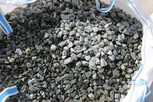 Kamenclub.ru: Щебень крошка зеленый (змеевик) фр. 20-40 мм.  купить в Смоленске мрамор зеленый, салатовый ландшафтная мраморная крошка 8500 руб/т   фото КАМЕНЬ КЛУБ