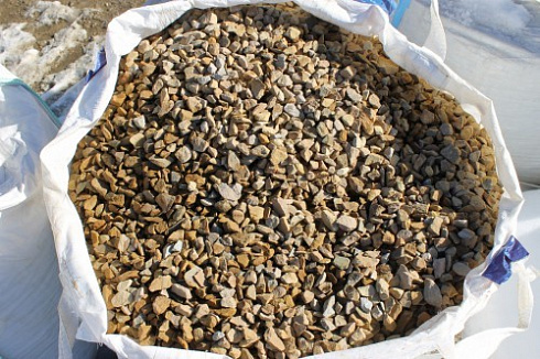 Kamenclub.ru: Щебень крошка желтый (песчаник) фр. 20-40 мм.  купить в Смоленске песчаник бежевый рыжий каменная крошка песчаника 9500 руб/т   фото КАМЕНЬ КЛУБ