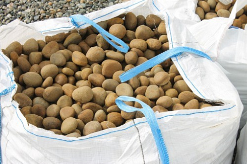 Kamenclub.ru: Песчаник ядра, фр. 100-300 мм  купить в Смоленске песчаник бежевый серый рыжий речная галька 5 000 руб/т   фото КАМЕНЬ КЛУБ