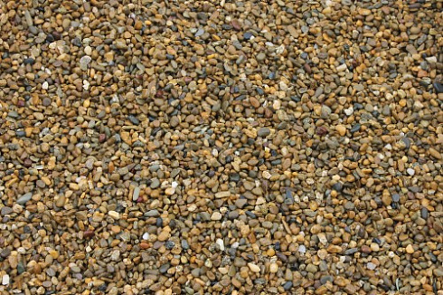 Kamenclub.ru: Галька окат (серо-желтая) фр.10-20 мм. купить  в Смоленске галька серо-желтая, рыжая, серый речная окатанная округлая галька 5000 руб/т   фото КАМЕНЬ КЛУБ
