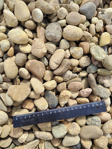 Kamenclub.ru: Галька речная окат рыжая фр. 20-40 мм. купить  в Смоленске галька речная окатанная рыжая желтая серая округлая речная галька 5000 руб/т   фото КАМЕНЬ КЛУБ