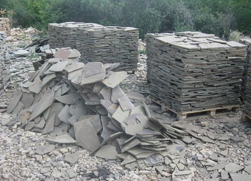 Kamenclub.ru: Песчаник пластушка серо-зеленый (1,5 см)  купить в Смоленске плитняк - пластушка серо-зеленый, серый, зеленый пластушка рваная ландшафтная колотая 10200 руб/м3   фото КАМЕНЬ КЛУБ