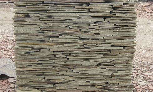 Kamenclub.ru: Песчаник пластушка серо-зеленый (4,0 см- 5,0 см)  купить в Смоленске песчаник серо-зеленый, серый, зеленый песчаник рваный ландшафтный колотый 9000 руб/м3   фото КАМЕНЬ КЛУБ