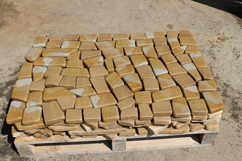 Kamenclub.ru: Песчаник брусчатка (Готика) art PSG-L-01  купить в Смоленске    2300 руб/кв.м   фото КАМЕНЬ КЛУБ