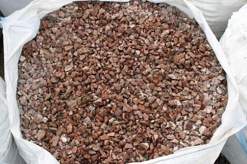 Kamenclub.ru: Мраморная крошка (щебень крошка розовый) фр. 20-40 мм.  купить в Смоленске мрамор розовый, красный мраморная крошка декоративная 11000 руб/т   фото КАМЕНЬ КЛУБ
