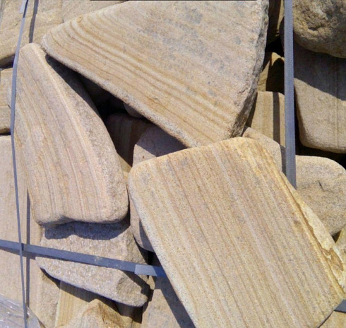 Kamenclub.ru: Песчаник пластушка галтованный желтый с рисунком (3 см)  купить в Смоленске плитняк - пластушка желтый песчаник 21000 руб/м3   фото КАМЕНЬ КЛУБ