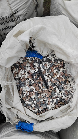 Kamenclub.ru: Мраморная крошка (щебень галтованный микс:белый-зеленый-розовый) фр.20-40 мм.  купить в Смоленске мрамор белый, зеленый, розовый мрамор декоративный (галтовка) 15500 руб/т   фото КАМЕНЬ КЛУБ