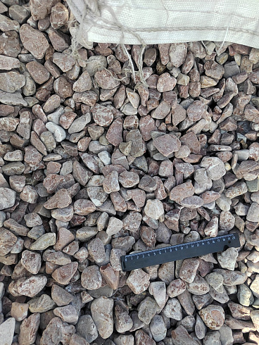 Kamenclub.ru: Мраморная крошка (щебень галтованный розовый) фр.20-40 мм.  купить в Смоленске мрамор розовый, красный оголтованный округлый щебень  15000 руб/т   фото КАМЕНЬ КЛУБ