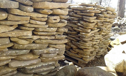 Kamenclub.ru: Песчаник колотый для облицовки (фр. 2-3 см)  купить в Смоленске песчаник бежевый серый рыжий песчаник строительный 5000 руб/т   фото КАМЕНЬ КЛУБ