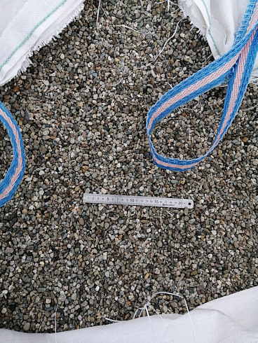 Kamenclub.ru: Галька речная окат (серая) фр.5-10 мм купить  в Смоленске галька речная серая, серый, темно-серый, светло-серый, коричневый речная окатанная галька декоративная ландшатфная 5000 руб/т   фото КАМЕНЬ КЛУБ