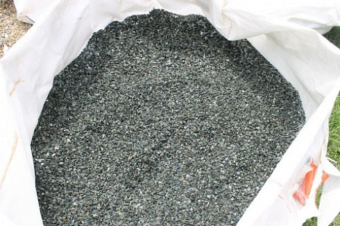 Kamenclub.ru: Щебень крошка зеленый (змеевик) фр. 5-10 мм  купить в Смоленске змеевик зеленый, салатовый ландшафтный декоративный щебень крошка 7 200 руб/т   фото КАМЕНЬ КЛУБ