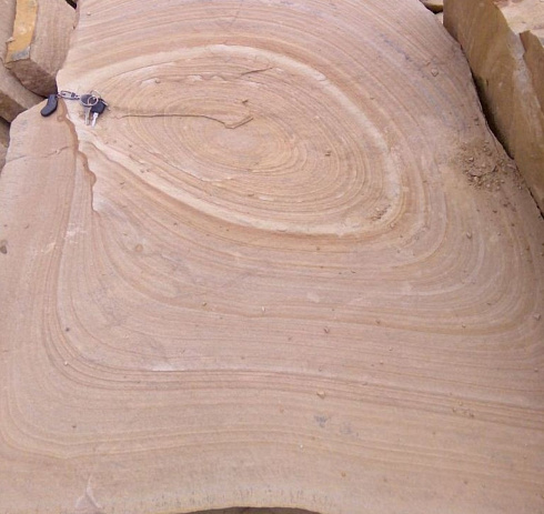 Kamenclub.ru: Форматный камень (плаха) пошаговая дорожка от 70-150 см (4 -12 см)  купить в Смоленске плитняк  форматный плаха желтый песчаник 9 000 руб/т   фото КАМЕНЬ КЛУБ