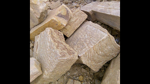 Kamenclub.ru: Песчаник пластушка желтый с рисунком (4-6 см)  купить в Смоленске плитняк пластушка желтый с рисунком песчаник 9 000 руб/м3   фото КАМЕНЬ КЛУБ