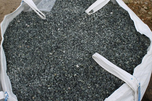 Kamenclub.ru: Щебень крошка зеленый (змеевик) фр. 10-20 мм.  купить в Смоленске змеевик зеленый, салатовый декоративная ландшафтная каменная крошка щебня 7 200 руб/т   фото КАМЕНЬ КЛУБ