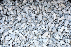 Kamenclub.ru: Мраморная крошка, щебень, цвет-белый, фр. 3-5 мм.  купить в Смоленске мрамор белый молочный бежевый мрамор колотый 11500 руб/т   фото КАМЕНЬ КЛУБ