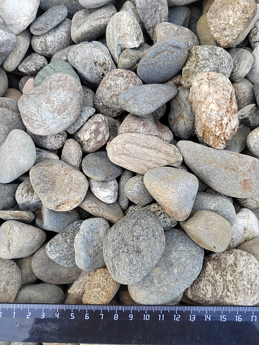 Kamenclub.ru: Галька речная окат (пестрая) фр. 20-40 мм. купить  в Смоленске галька речная пестрая, серая, серые оттенки галька речная окатанная округлая 5000 руб/т   фото КАМЕНЬ КЛУБ