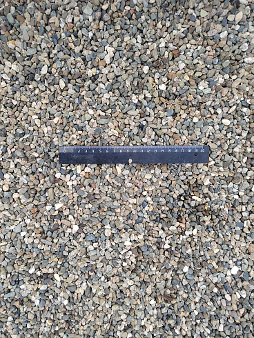 Kamenclub.ru: Галька речная окат (серая) фр.5-10 мм купить  в Смоленске галька речная серая, серый, темно-серый, светло-серый, коричневый речная окатанная галька декоративная ландшатфная 5000 руб/т   фото КАМЕНЬ КЛУБ