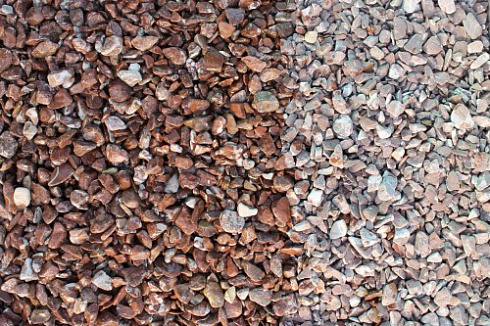 Kamenclub.ru: Мраморная крошка (щебень галтованный розовый) фр.10-20 мм.  купить в Смоленске мрамор розовый, красный ландшафтный декоративный окатанный округлый щебень 15000 руб/т   фото КАМЕНЬ КЛУБ