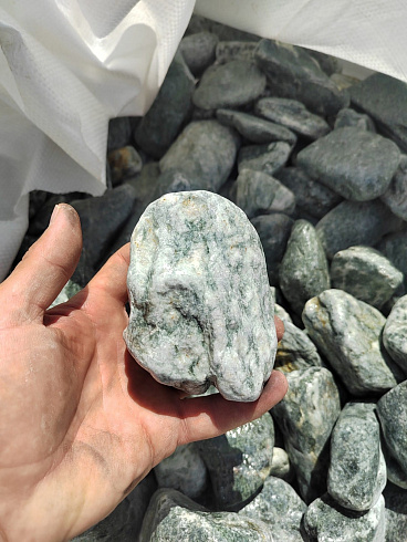 фото Галтованный жадеит (фр. 70-100 мм)  купить в Смоленске в интернет-портале КАМЕНЬ КЛУБ