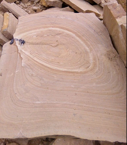 Kamenclub.ru: Форматный камень (плаха) пошаговая дорожка от 70-150 см (4 -12 см)  купить в Смоленске плитняк  форматный плаха желтый песчаник 9 000 руб/т   фото КАМЕНЬ КЛУБ