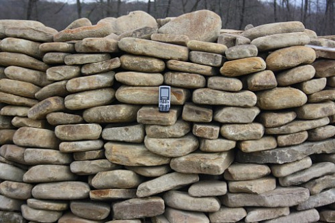 Kamenclub.ru: Песчаник для мощения дорожек, площадок, парковок ( фр 5-10 см)  купить в Смоленске песчаник  серый желтый коричневый рыжий песчаник оголтованный окатанный 6500 руб/т   фото КАМЕНЬ КЛУБ