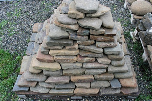 Kamenclub.ru: Песчаник галтованный для облицовки (фр. 2-5 см)  купить в Смоленске песчник рыжий желтый серый песчаник окатанный речной 6 000 руб/т   фото КАМЕНЬ КЛУБ