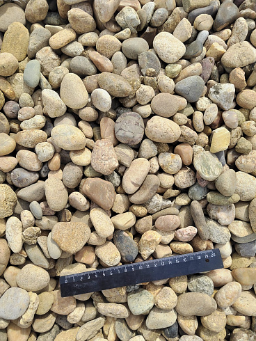 Kamenclub.ru: Галька речная окат рыжая фр. 20-40 мм. купить  в Смоленске галька речная окатанная рыжая желтая серая округлая речная галька 5000 руб/т   фото КАМЕНЬ КЛУБ