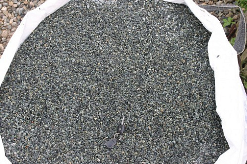 Kamenclub.ru: Щебень крошка зеленый (змеевик) фр. 5-10 мм  купить в Смоленске змеевик зеленый, салатовый ландшафтный декоративный щебень крошка 7 200 руб/т   фото КАМЕНЬ КЛУБ