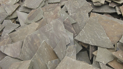 Kamenclub.ru: Песчаник пластушка серо-зеленый (4,0 см- 5,0 см)  купить в Смоленске песчаник серо-зеленый, серый, зеленый песчаник рваный ландшафтный колотый 9000 руб/м3   фото КАМЕНЬ КЛУБ