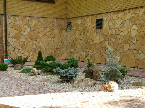 Kamenclub.ru: Песчаник пластушка желтый с разводом под дерево (2 см)  купить в Смоленске плитняк желтый с разводами, желтый, рыжий, серый песчаник пластушка рваная ландшафтная 11 000 руб/м3   фото КАМЕНЬ КЛУБ