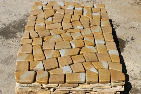 Kamenclub.ru: Песчаник брусчатка (Готика) art PSG-L-01  купить в Смоленске    2300 руб/кв.м   фото КАМЕНЬ КЛУБ