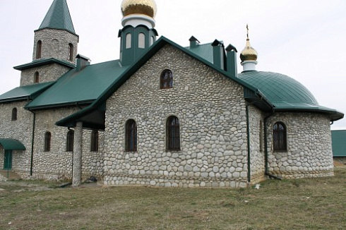 Kamenclub.ru: Галька речная плоская (бело-серая) фр. 100-200-300 мм. купить  в Смоленске галька речная плоская серый, белый, бело-серый, серо-белый речная галька плоская  9000 руб/т   фото КАМЕНЬ КЛУБ