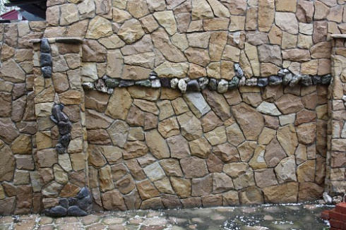 Kamenclub.ru: Песчаник колотый для облицовки (фр. 2-3 см)  купить в Смоленске песчаник бежевый серый рыжий песчаник строительный 5000 руб/т   фото КАМЕНЬ КЛУБ