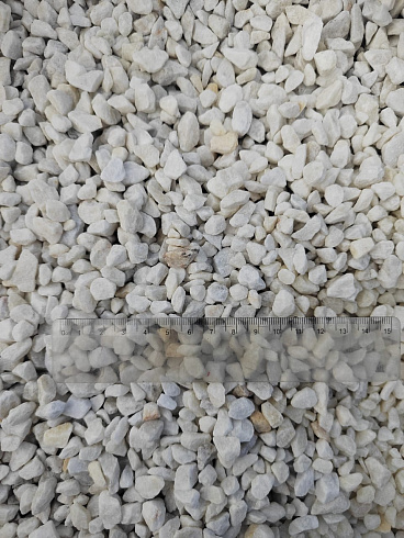 Kamenclub.ru: Мраморная крошка, щебень, цвет-белый, фр. 5-10 мм.  купить в Смоленске мрамор белый, айвори, молочный мраморная каменная крошка ландшафтная 12000 руб/т   фото КАМЕНЬ КЛУБ