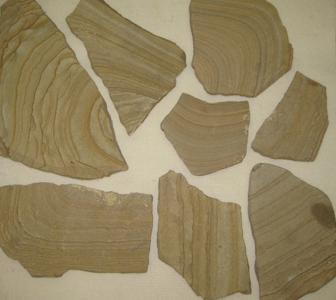 Kamenclub.ru: Песчаник пластушка желтый с разводом под дерево (2 см)  купить в Смоленске плитняк желтый с разводами, желтый, рыжий, серый песчаник пластушка рваная ландшафтная 11 000 руб/м3   фото КАМЕНЬ КЛУБ