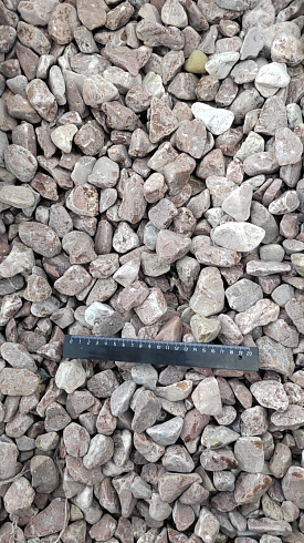 Kamenclub.ru: Мраморная крошка (щебень галтованный розовый) фр.20-40 мм.  купить в Смоленске мрамор розовый, красный оголтованный округлый щебень  15000 руб/т   фото КАМЕНЬ КЛУБ