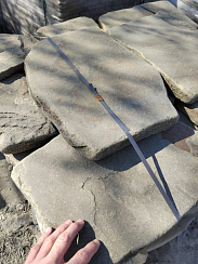 Kamenclub.ru: Песчаник пластушка светло-серый (4,0 - 6,0 см)  купить в Смоленске плитняк - пластушка светло-серый песчаник 12600 руб/м3   фото КАМЕНЬ КЛУБ