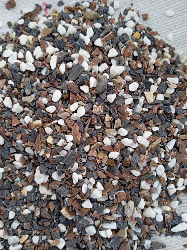 Kamenclub.ru: Мраморная крошка (щебень крошка микс: белый-зеленый-розовый) фр. 5-10 мм  купить в Смоленске мрамор белый, зеленый, розовый, разноцветный, молочный декоративная ландшафтная мраморная крошка 9500 руб/т   фото КАМЕНЬ КЛУБ