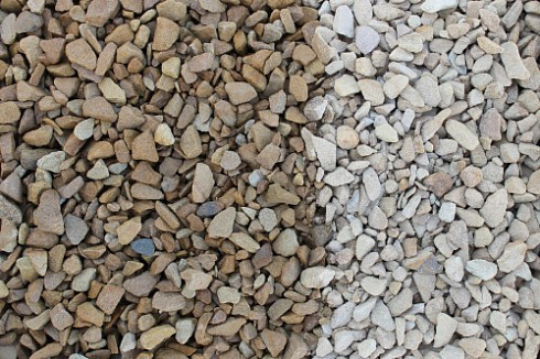 Kamenclub.ru: Щебень крошка желтый (песчаник) фр. 10-20 мм.  купить в Смоленске песчаник бежевый, серый, рыжий декоративный ландшафтный щебень колотый 9500 руб/т   фото КАМЕНЬ КЛУБ