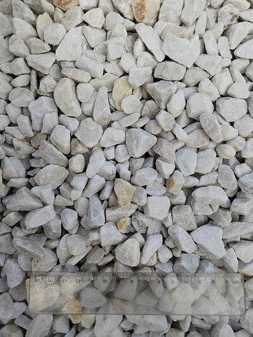 Kamenclub.ru: Мраморная крошка, щебень, цвет-белый, фр. 10-20 мм.  купить в Смоленске мрамор белый, молочный айвори каменная ландшафтная декоративная крошка шебня 12000 руб/т   фото КАМЕНЬ КЛУБ