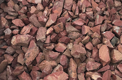 Kamenclub.ru: Щебень крошка красный (ЯШМА) фр. 5-10 мм.  купить в Смоленске крошка каменная яшмы красный, бордовый, темно-красный декоративная крошка ландшафтная каменная яшмоидная 8500 руб/т   фото КАМЕНЬ КЛУБ