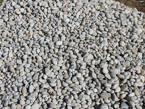 Kamenclub.ru: Галька речная окат (серо-белая) фр. 70-120 мм купить  в Смоленске галька галечник бело-серая, серо-белая, серая, белая речная природная галька  8000 руб/т   фото КАМЕНЬ КЛУБ