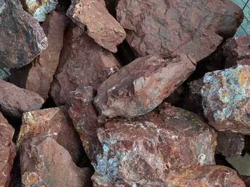 Kamenclub.ru: Щебень крошка красный (ЯШМА) фр. 5-10 мм.  купить в Смоленске крошка каменная яшмы красный, бордовый, темно-красный декоративная крошка ландшафтная каменная яшмоидная 8500 руб/т   фото КАМЕНЬ КЛУБ