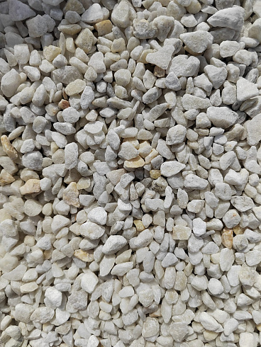 Kamenclub.ru: Мраморная крошка, щебень, цвет-белый, фр. 5-10 мм.  купить в Смоленске мрамор белый, айвори, молочный мраморная каменная крошка ландшафтная 12000 руб/т   фото КАМЕНЬ КЛУБ